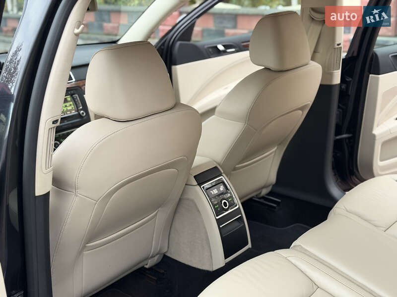 Універсал Skoda Superb 2012 в Рівному