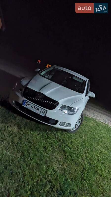 Ліфтбек Skoda Superb 2011 в Зарічному