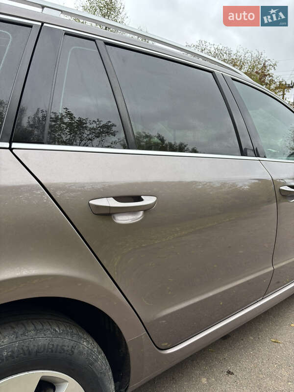 Универсал Skoda Superb 2010 в Ивано-Франковске