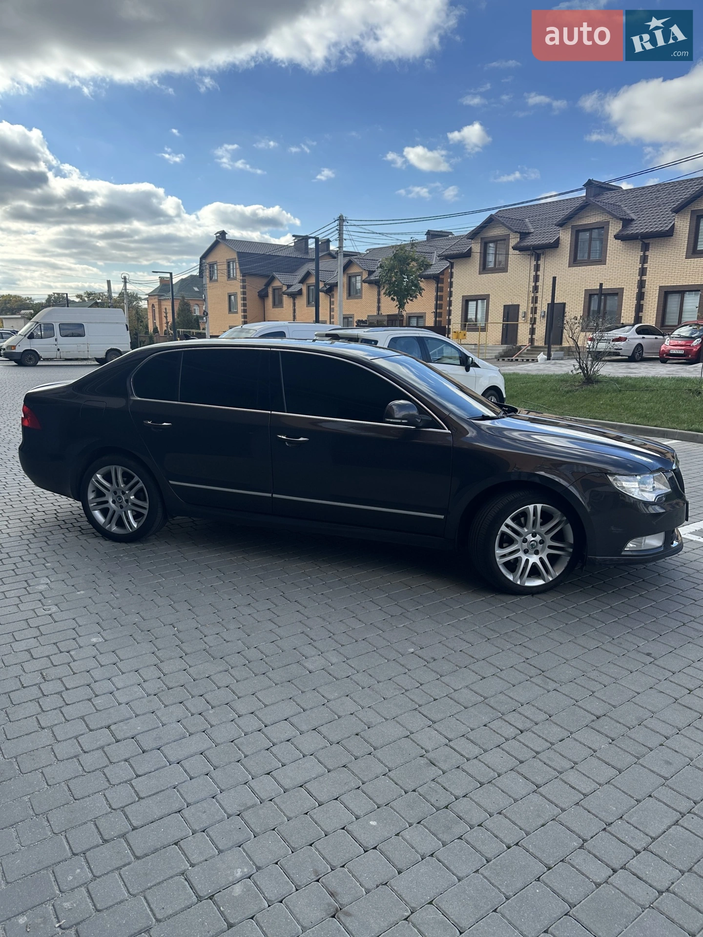 2011 Skoda Superb - мініатюра 2