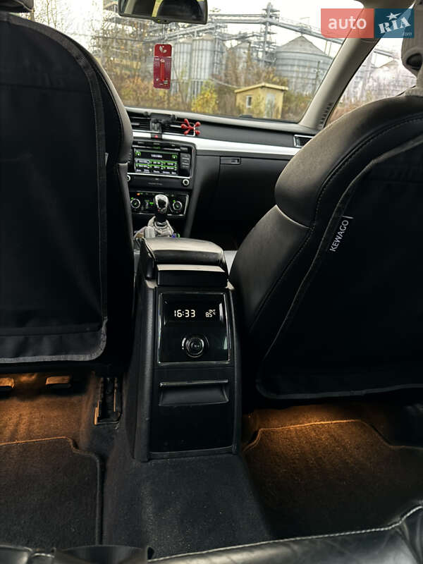 Универсал Skoda Superb 2011 в Староконстантинове