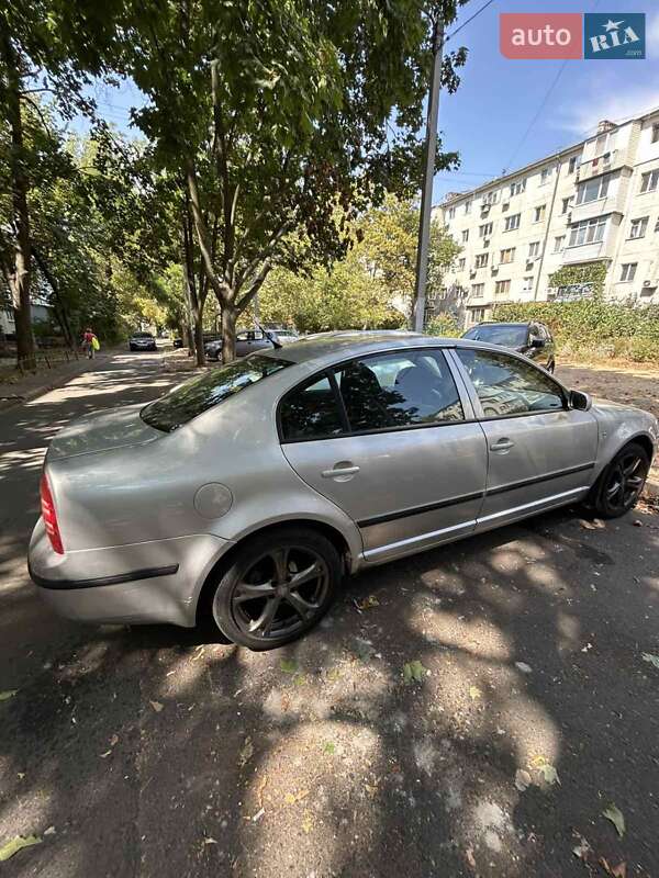 Лифтбек Skoda Superb 2006 в Василькове