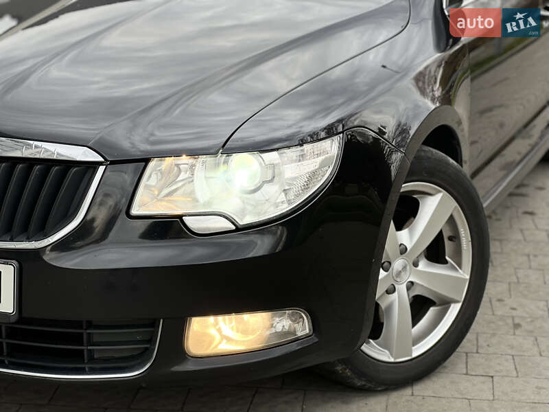 Универсал Skoda Superb 2012 в Новояворовске