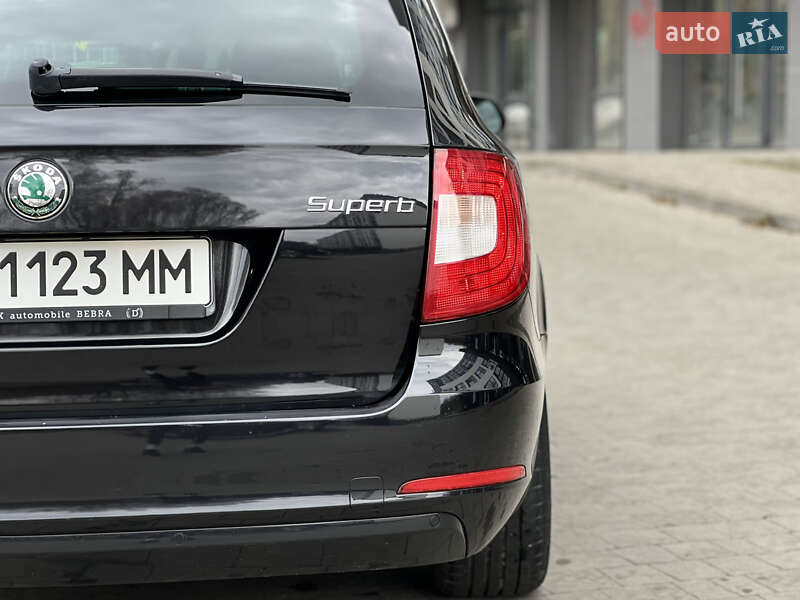 Универсал Skoda Superb 2012 в Новояворовске