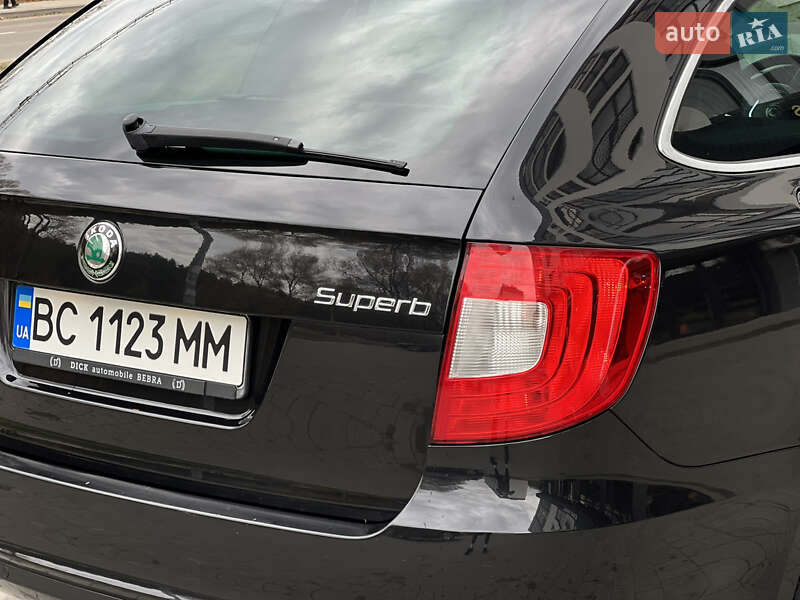 Универсал Skoda Superb 2012 в Новояворовске