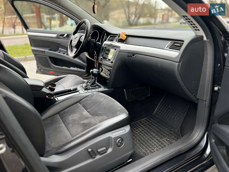 Универсал Skoda Superb 2012 в Новояворовске