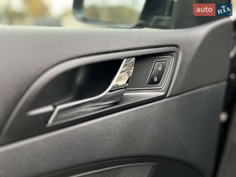 Универсал Skoda Superb 2012 в Новояворовске