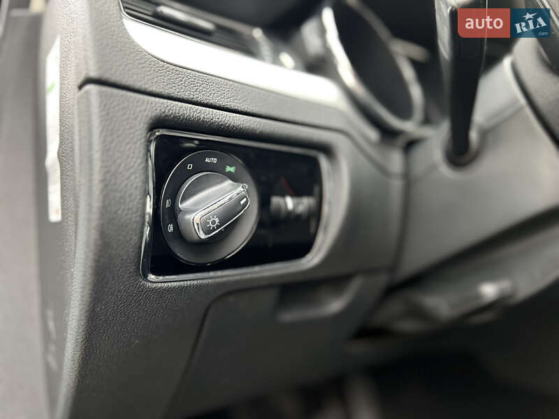 Универсал Skoda Superb 2012 в Новояворовске