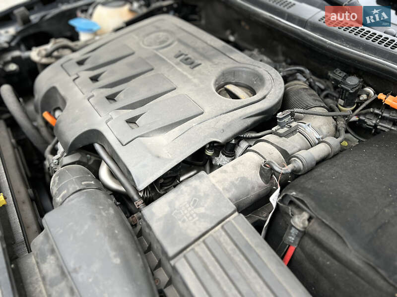 Универсал Skoda Superb 2012 в Новояворовске