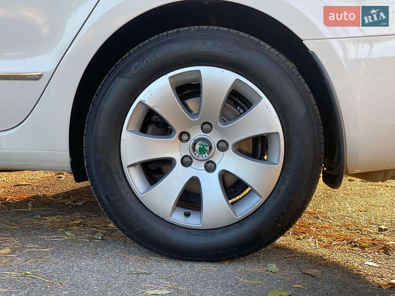 Ліфтбек Skoda Superb 2012 в Бучі фото 8 Ліфтбек Skoda Superb 2012 в Бучі