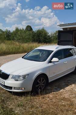 Универсал Skoda Superb 2010 в Долине