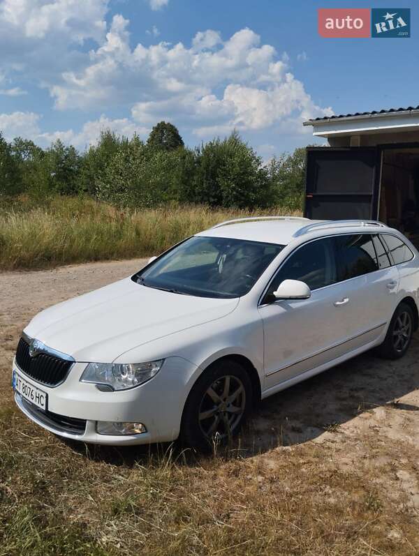 Универсал Skoda Superb 2010 в Долине