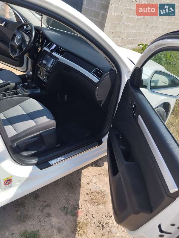 Универсал Skoda Superb 2010 в Долине