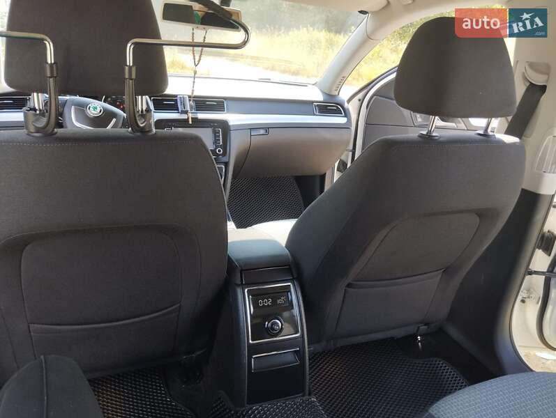 Универсал Skoda Superb 2010 в Долине