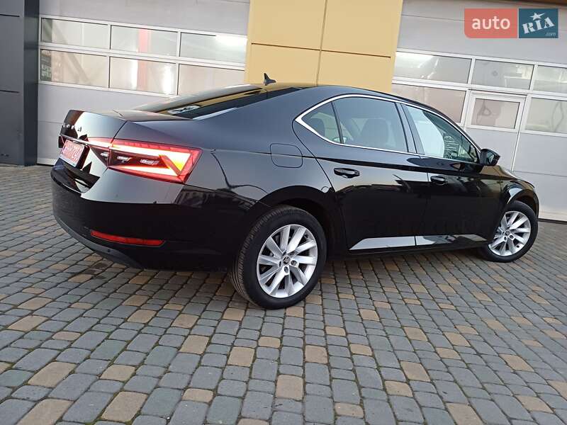 Лифтбек Skoda Superb 2021 в Самборе