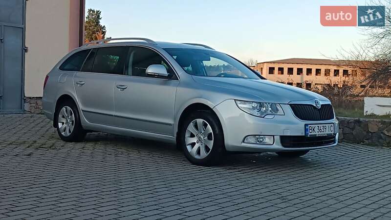 Універсал Skoda Superb 2011 в Сарнах