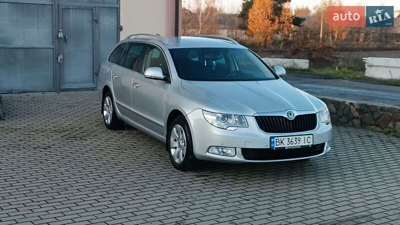 Універсал Skoda Superb 2011 в Сарнах