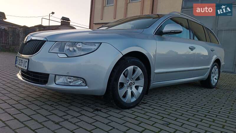 Універсал Skoda Superb 2011 в Сарнах