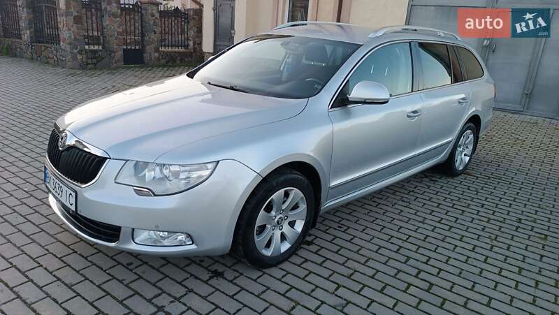 Універсал Skoda Superb 2011 в Сарнах