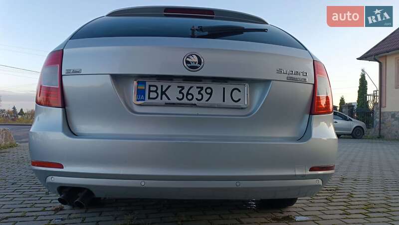 Універсал Skoda Superb 2011 в Сарнах