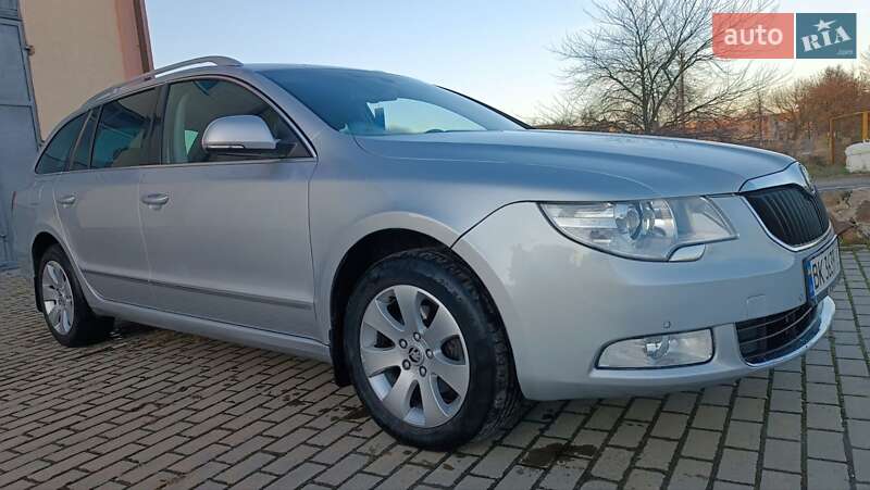 Універсал Skoda Superb 2011 в Сарнах