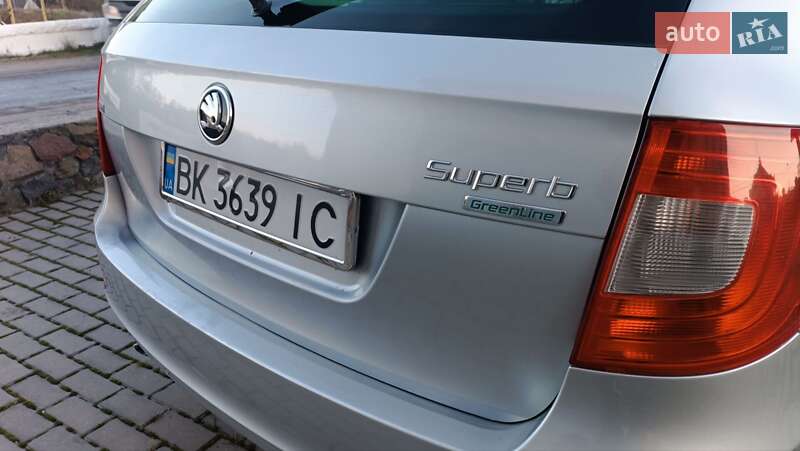 Універсал Skoda Superb 2011 в Сарнах