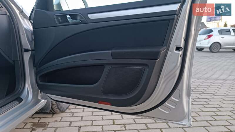 Універсал Skoda Superb 2011 в Сарнах