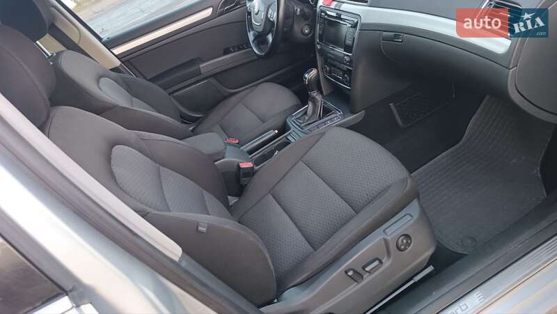 Універсал Skoda Superb 2011 в Сарнах