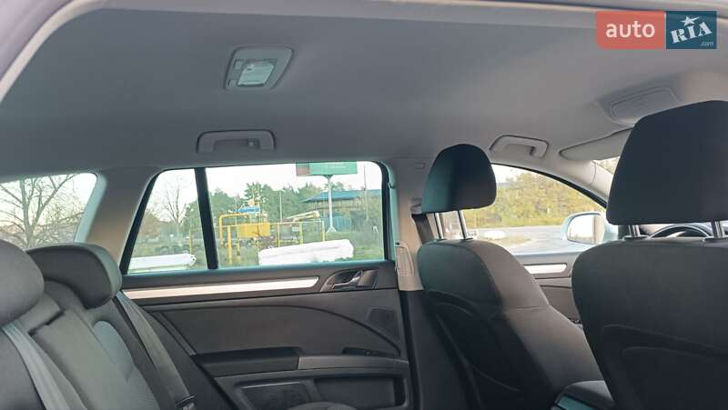 Універсал Skoda Superb 2011 в Сарнах