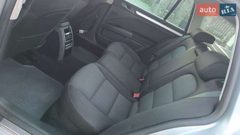 Універсал Skoda Superb 2011 в Сарнах