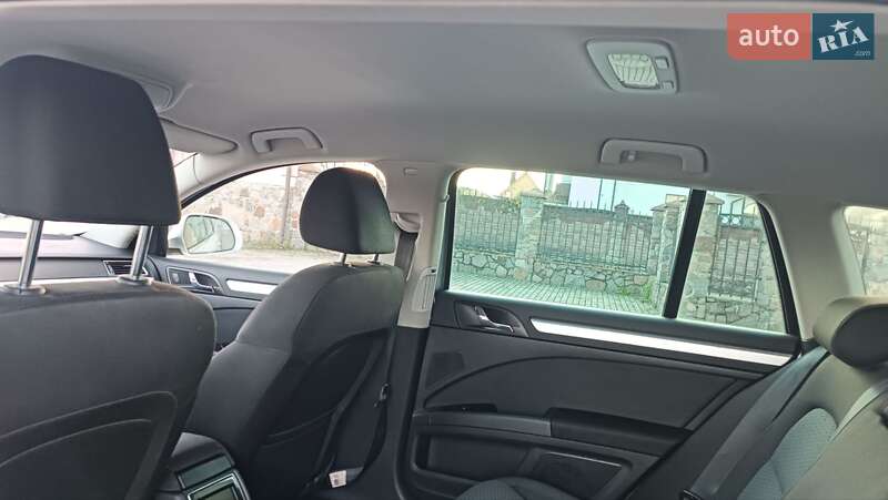 Універсал Skoda Superb 2011 в Сарнах