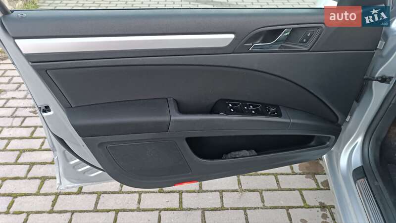 Універсал Skoda Superb 2011 в Сарнах