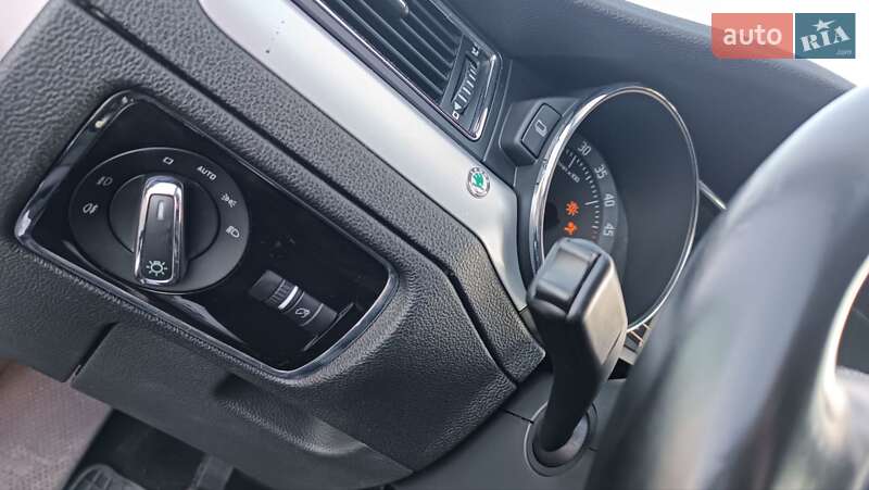 Універсал Skoda Superb 2011 в Сарнах