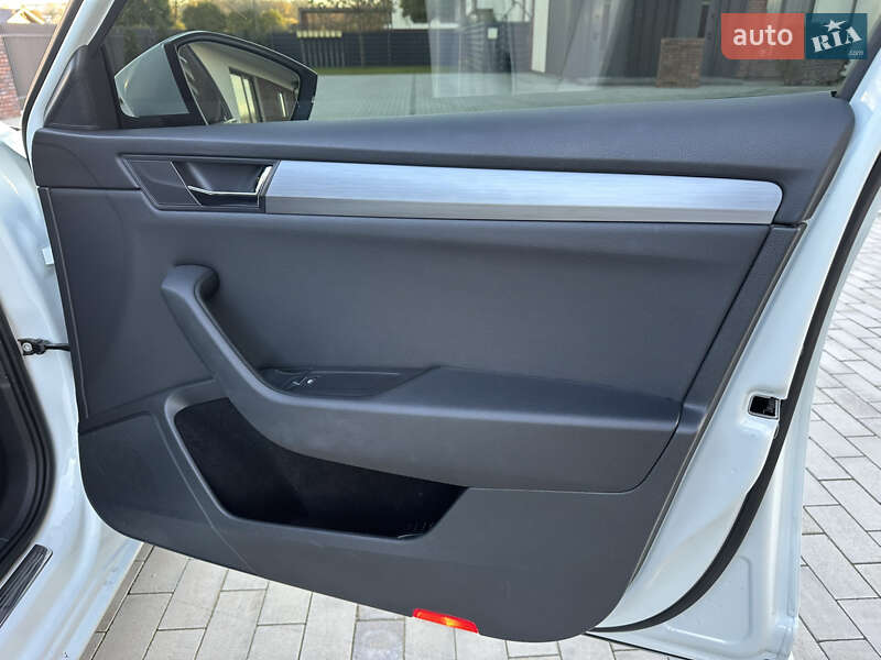 Универсал Skoda Superb 2016 в Умани фото 38 Универсал Skoda Superb 2016 в Умани