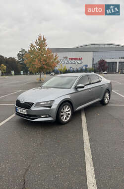 Лифтбек Skoda Superb 2016 в Киеве