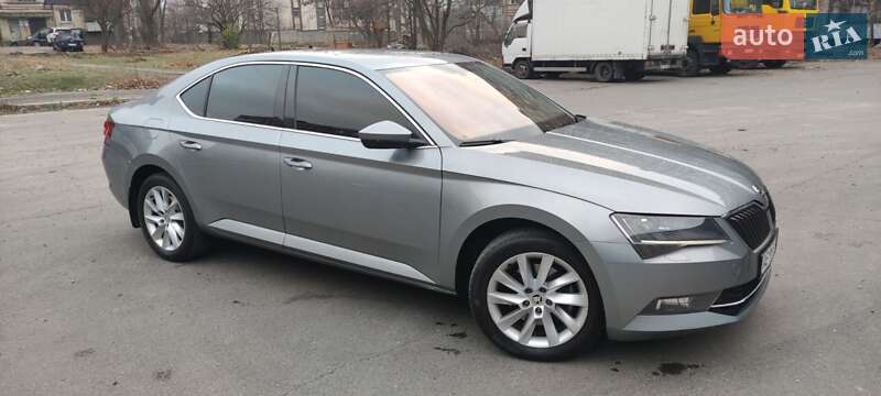 Лифтбек Skoda Superb 2015 в Кривом Роге