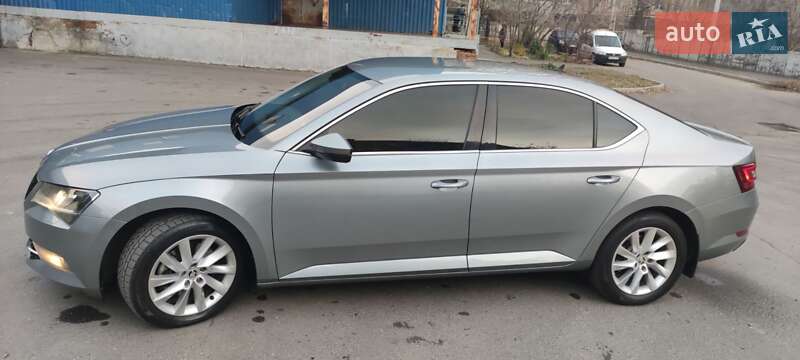 Лифтбек Skoda Superb 2015 в Кривом Роге