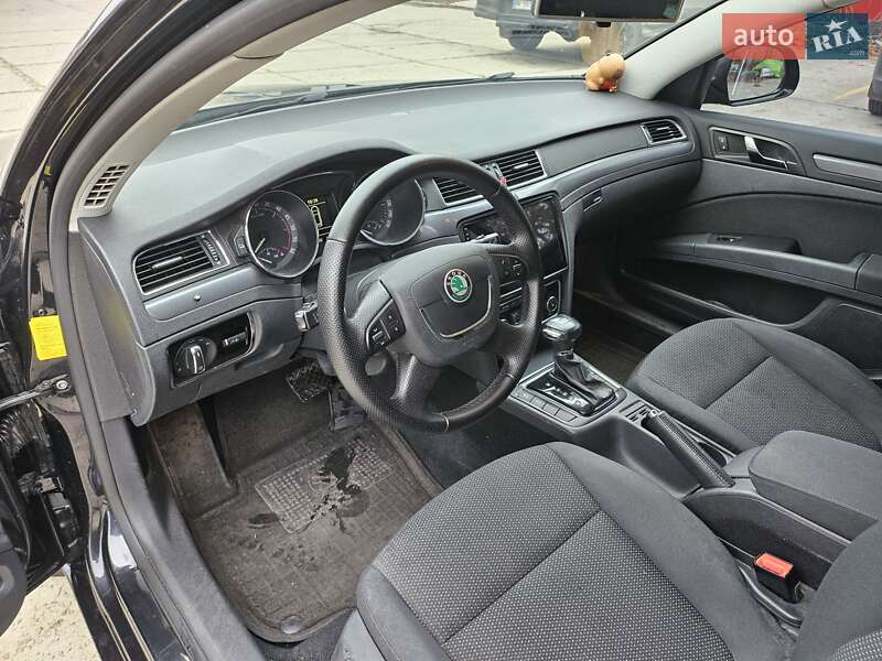 Универсал Skoda Superb 2012 в Вараше