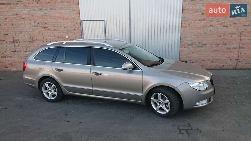 Универсал Skoda Superb 2011 в Сарнах