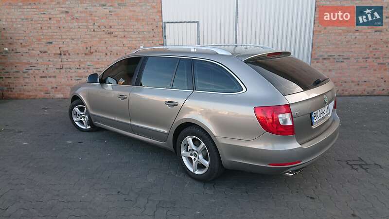 Универсал Skoda Superb 2011 в Сарнах