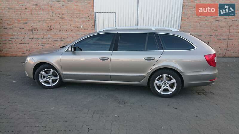 Универсал Skoda Superb 2011 в Сарнах
