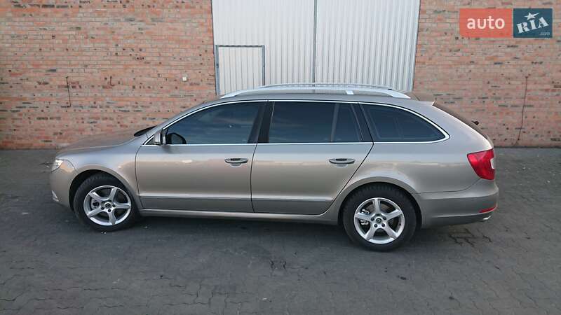 Универсал Skoda Superb 2011 в Сарнах