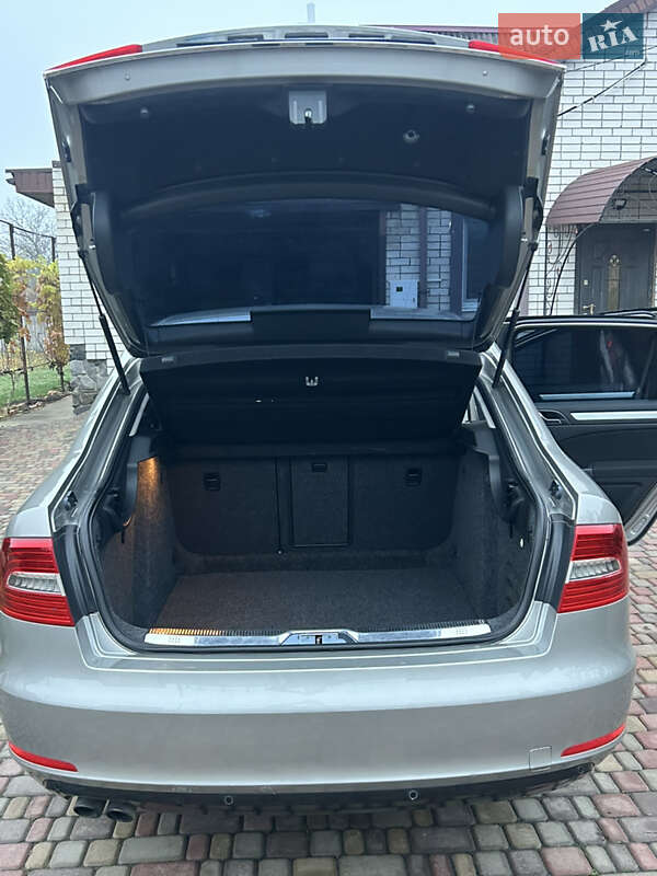 Лифтбек Skoda Superb 2013 в Хороле