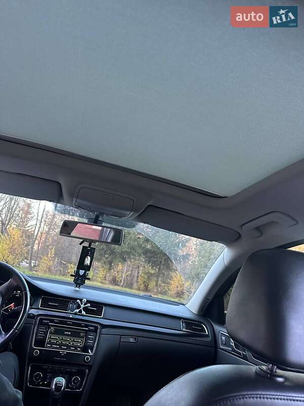 Универсал Skoda Superb 2011 в Бурштыне