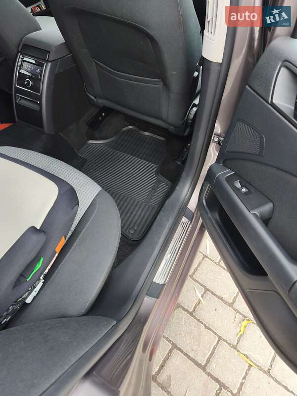 Лифтбек Skoda Superb 2012 в Львове