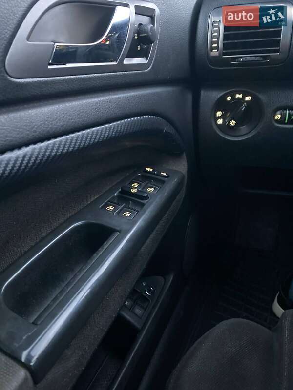 Ліфтбек Skoda Superb 2003 в Турці