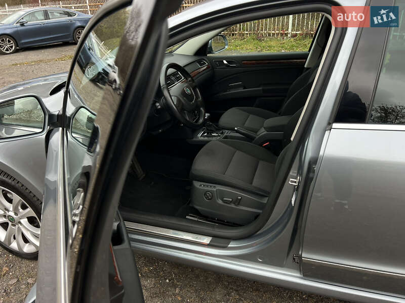 Универсал Skoda Superb 2010 в Луцке
