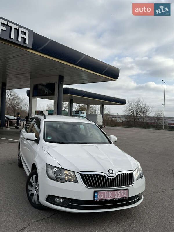 Універсал Skoda Superb 2014 в Дніпрі