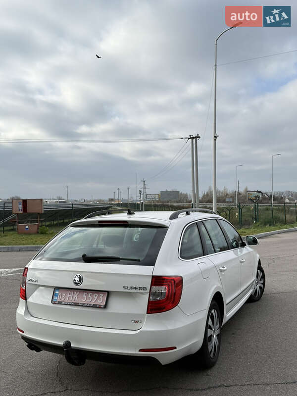Універсал Skoda Superb 2014 в Дніпрі