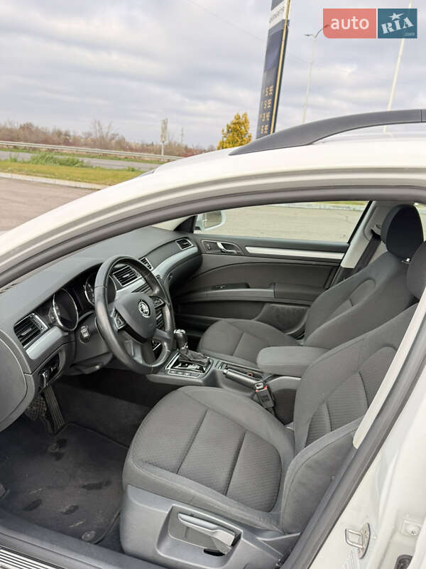 Універсал Skoda Superb 2014 в Дніпрі